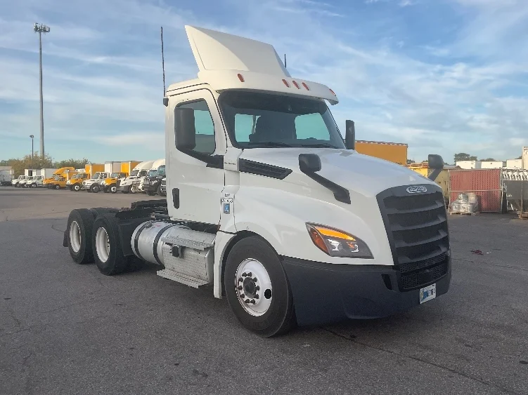 2020 Freightliner Cascadia in Allen Park, MI
