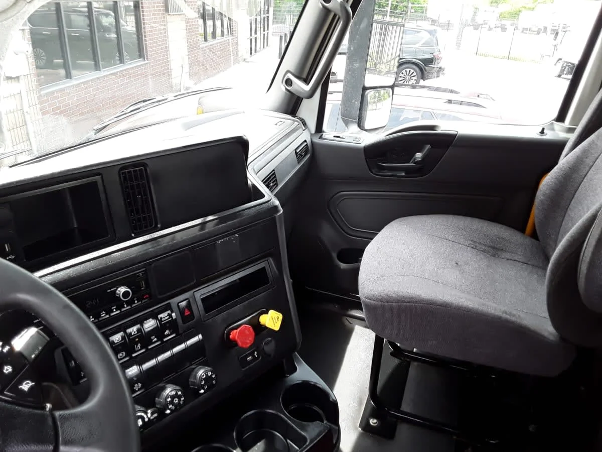 2022 International LT in Kansas City, MO — photo 8