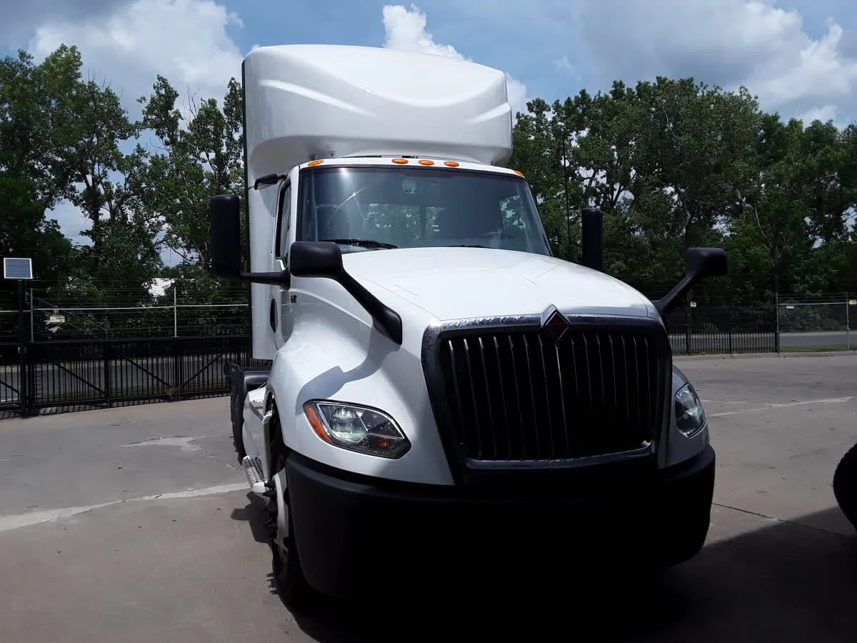 2022 International LT in Kansas City, MO — photo 3