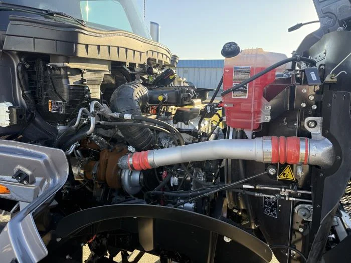 2027 International HX — photo 25