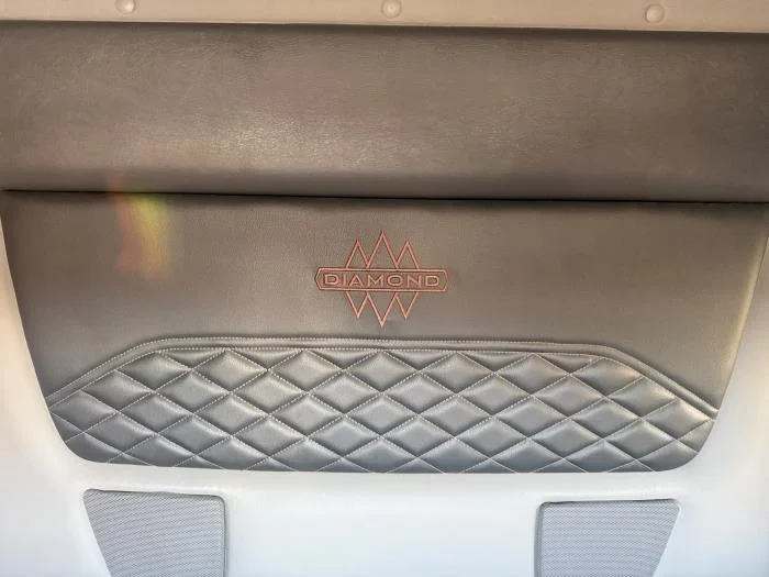 2027 International HX — photo 23