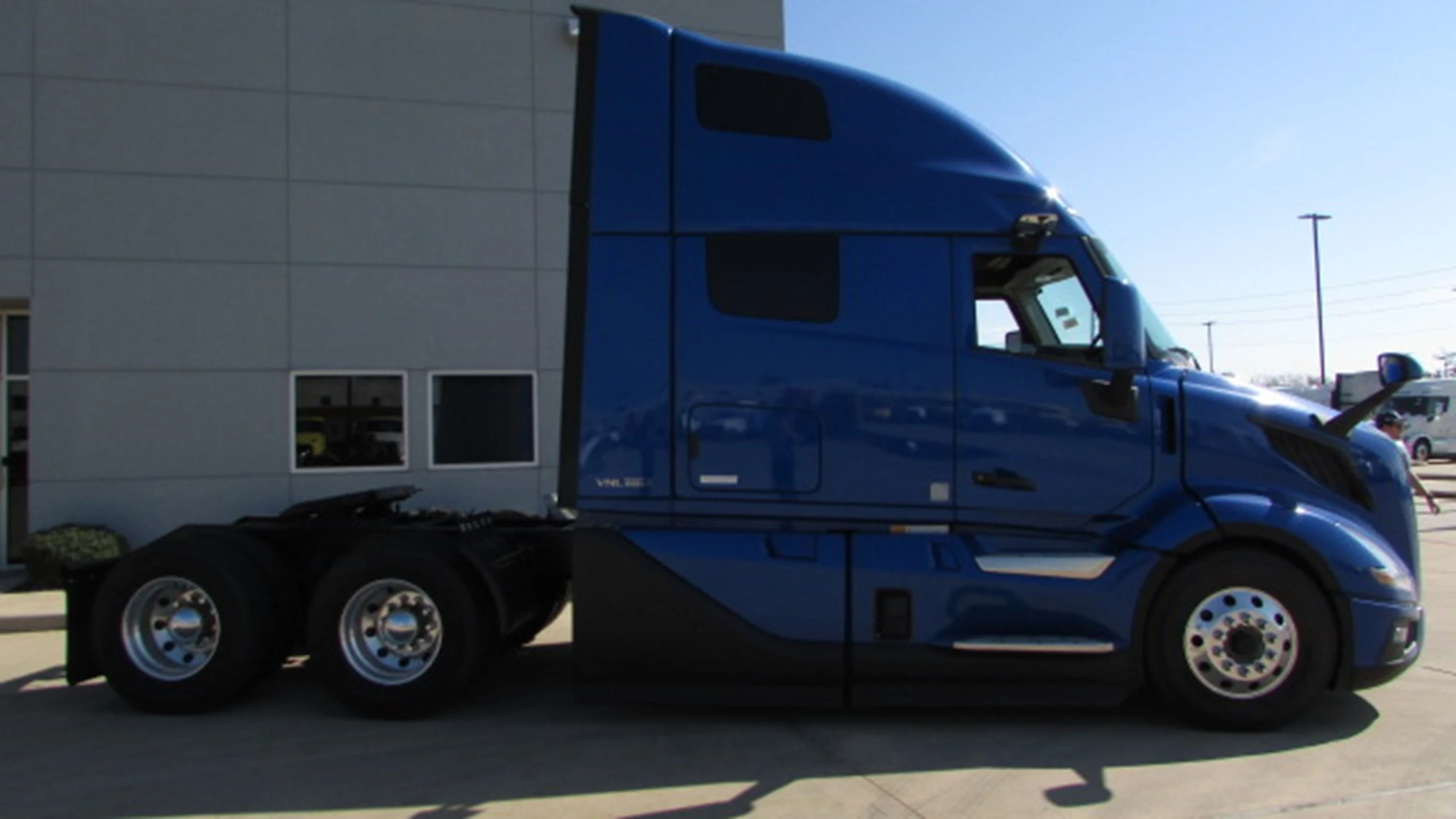 2026 Volvo VNL 660 in Houston, TX — photo 3