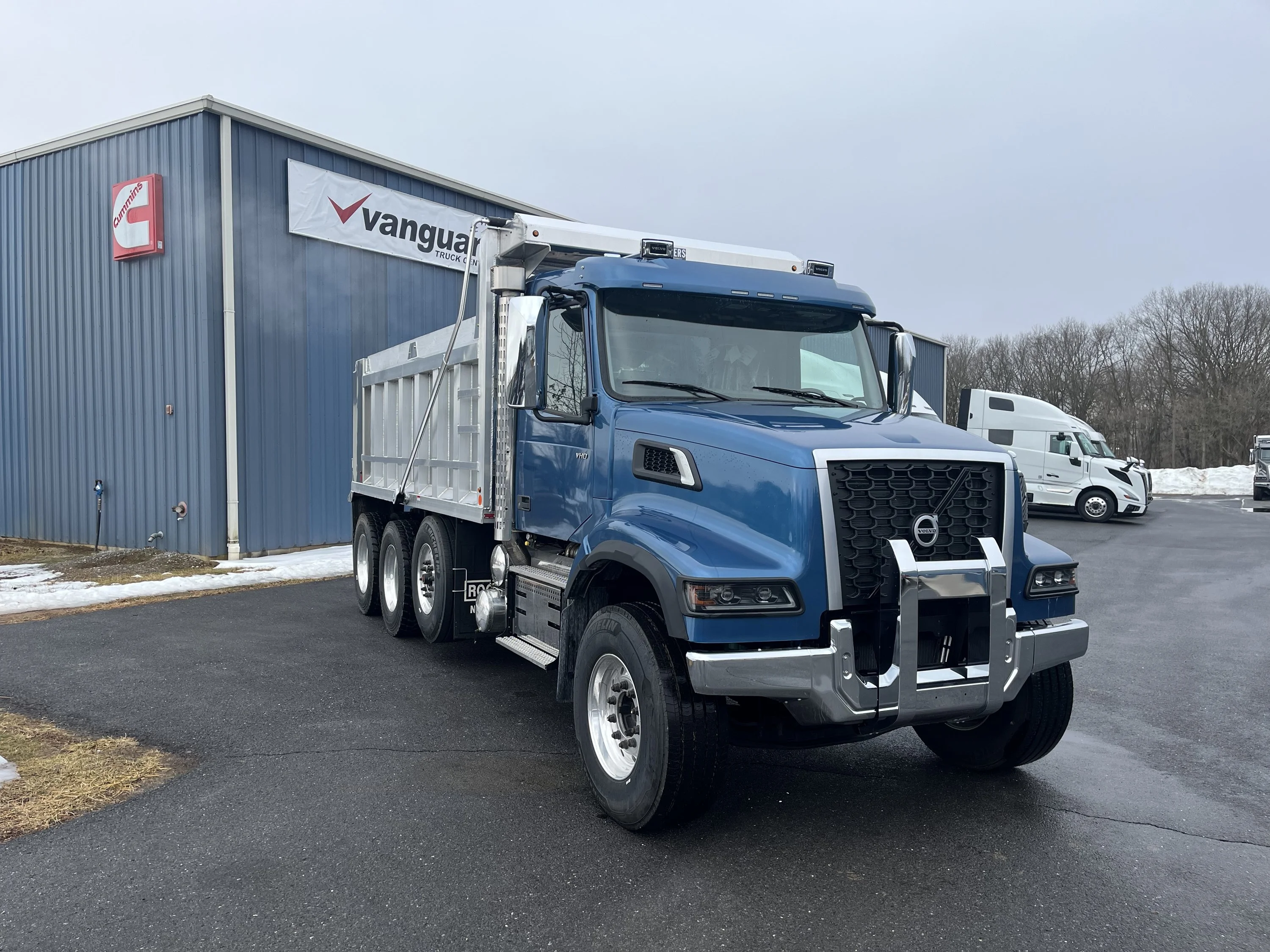 2026 Volvo VHD 300 in Hagerstown, MD — photo 2