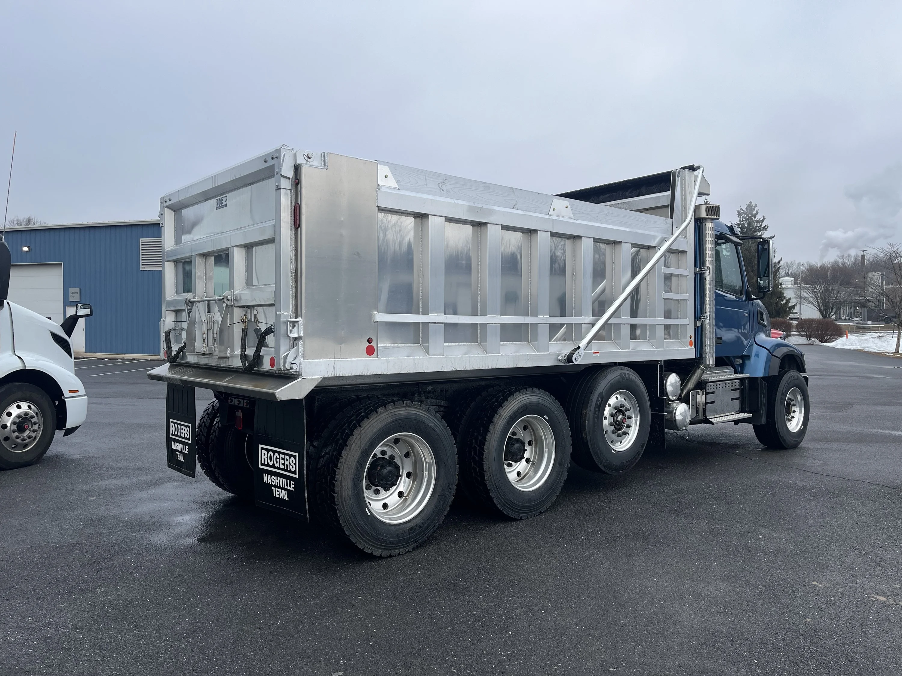 2026 Volvo VHD 300 in Hagerstown, MD — photo 4