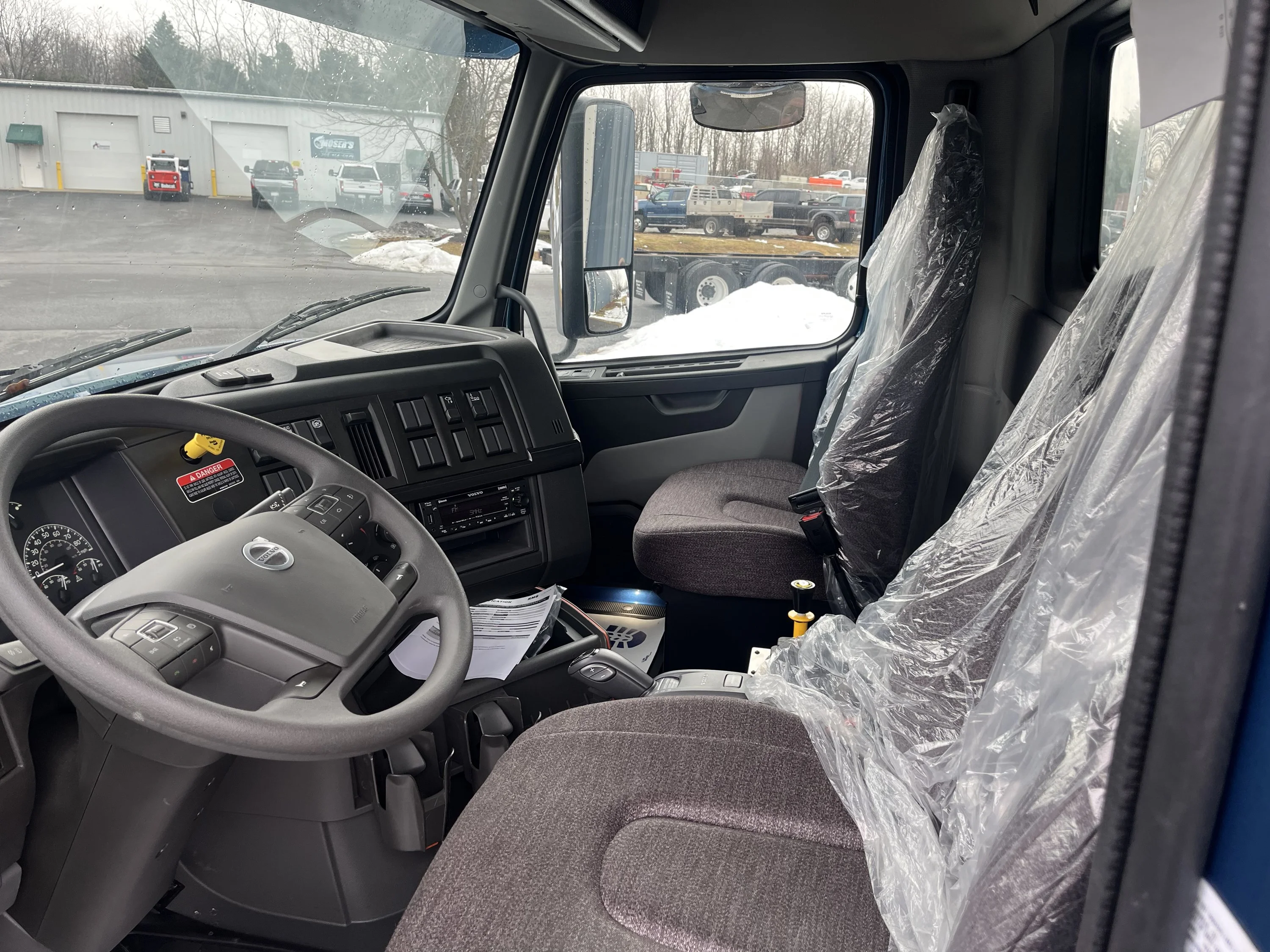 2026 Volvo VHD 300 in Hagerstown, MD — photo 7