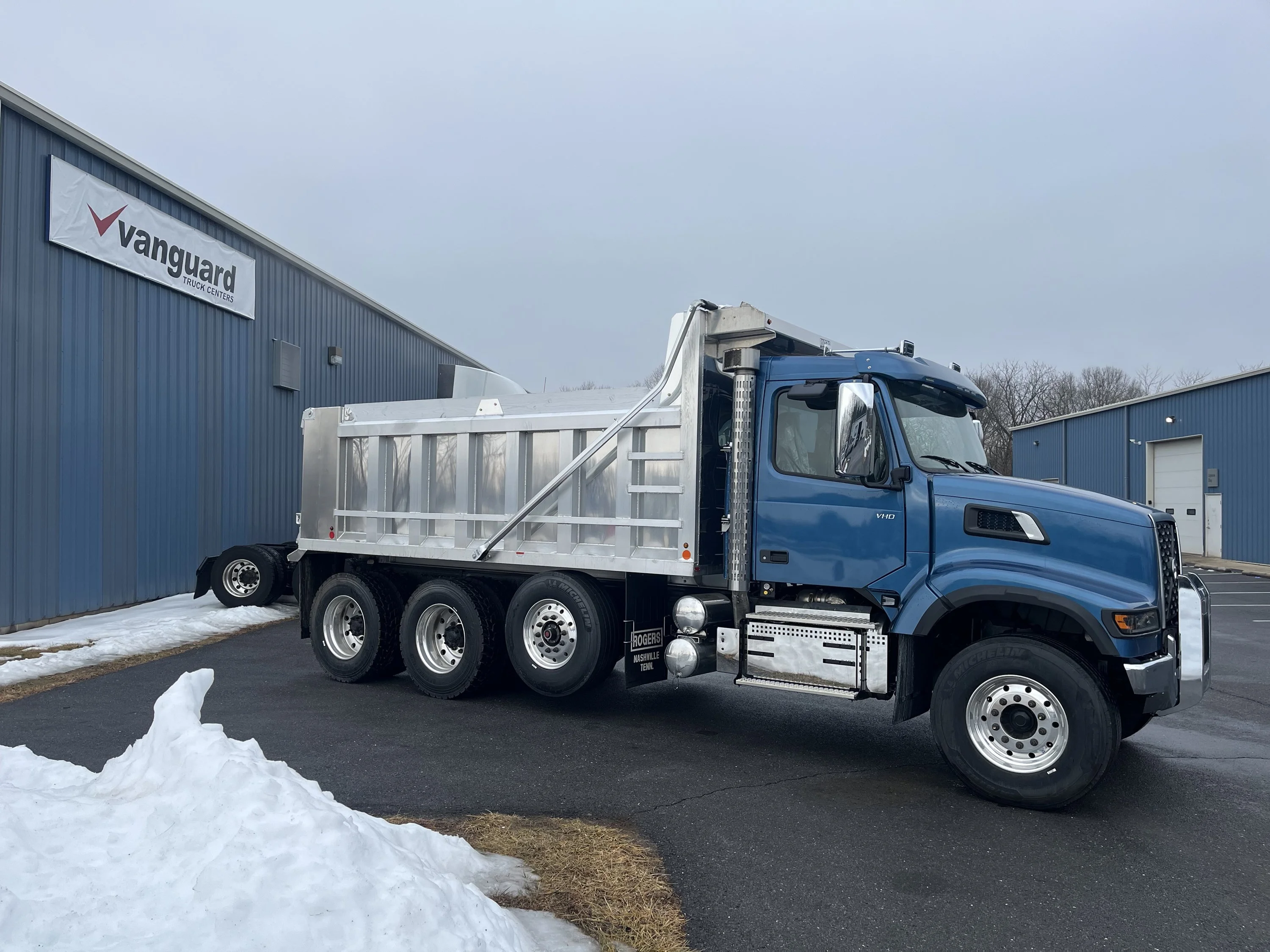 2026 Volvo VHD 300 in Hagerstown, MD — photo 3