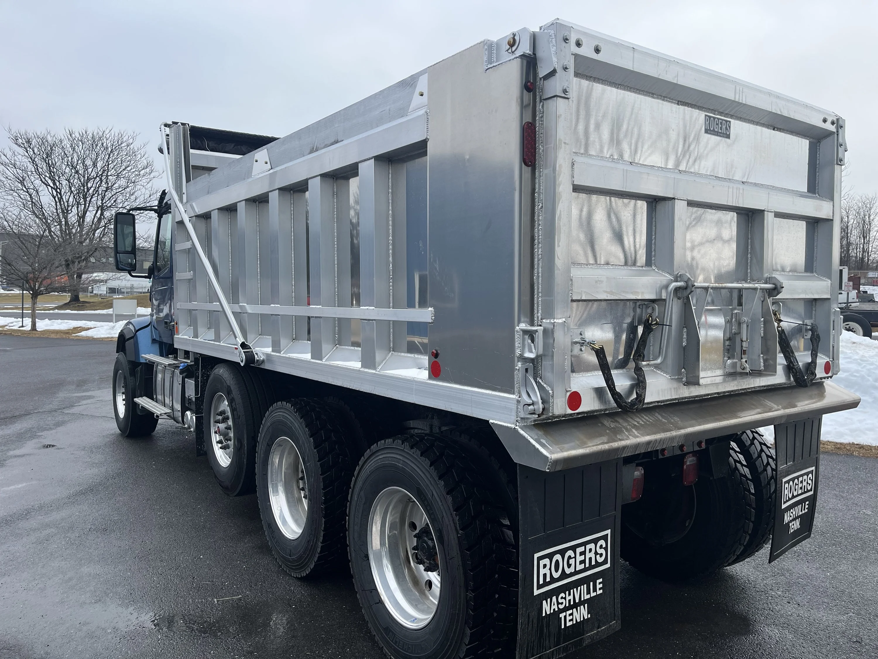 2026 Volvo VHD 300 in Hagerstown, MD — photo 6