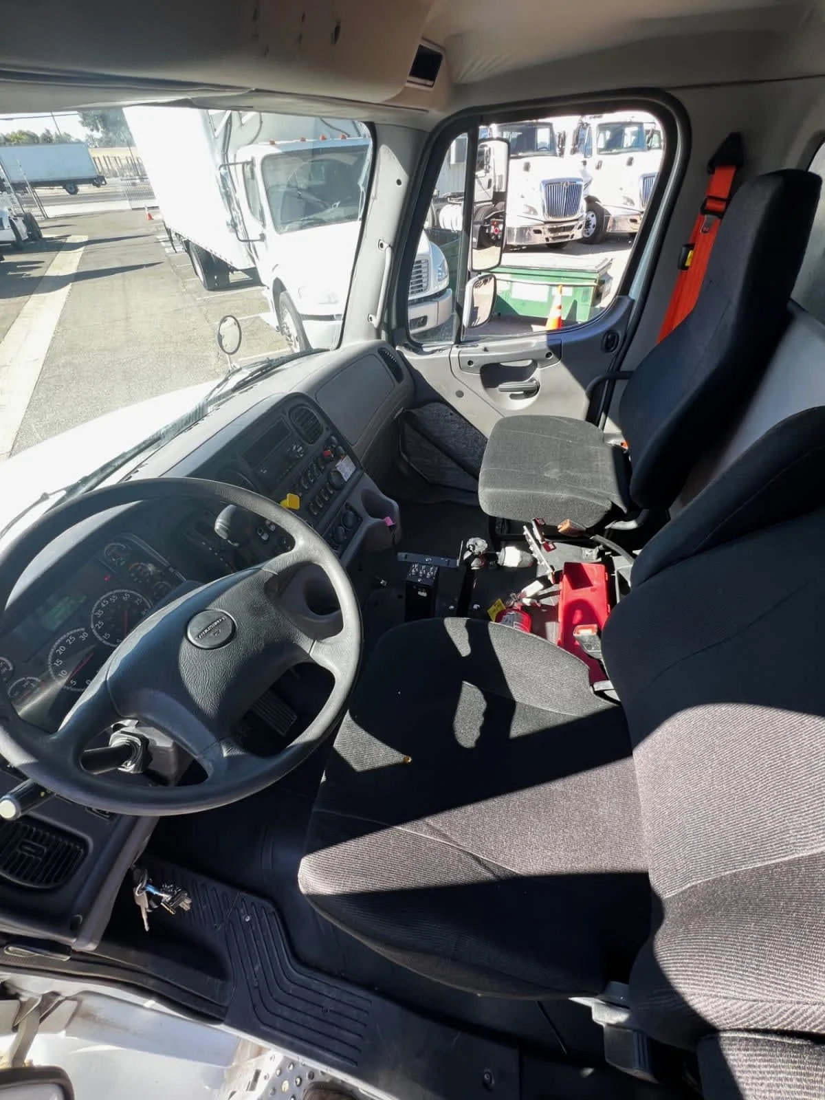2019 Freightliner M2 106 in West Sacramento, CA — photo 7