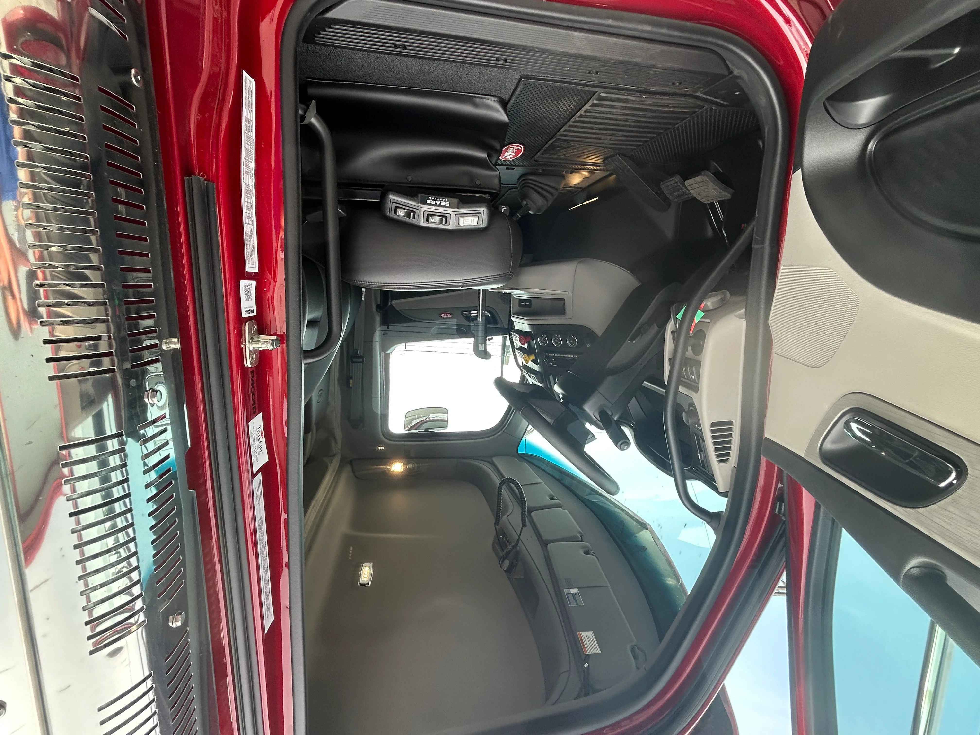 2027 Peterbilt 589 in Allentown, PA — photo 13