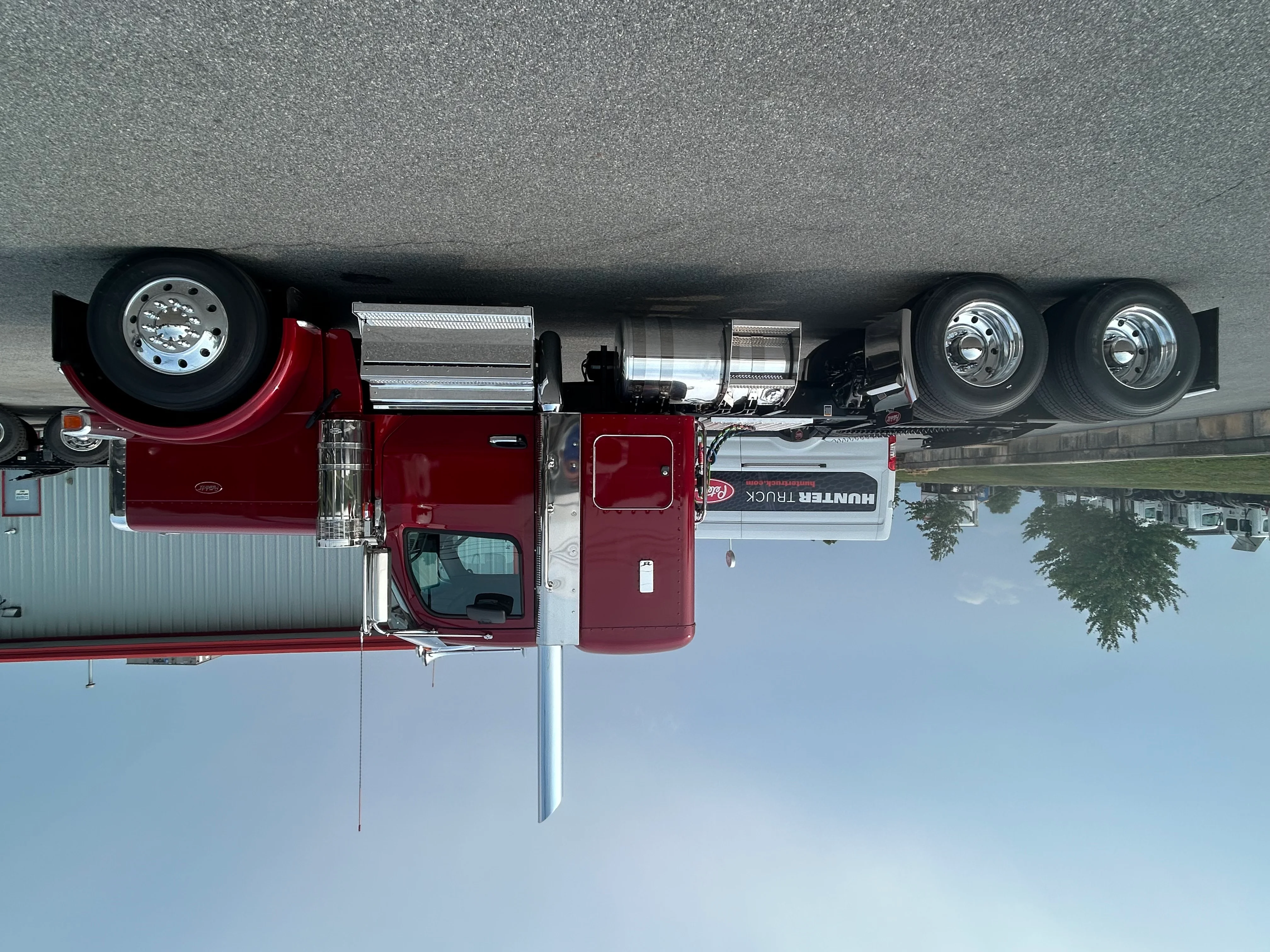 2027 Peterbilt 589 in Allentown, PA — photo 4