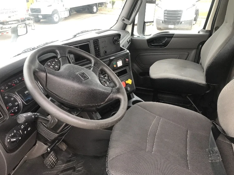 2018 International LT - image 10