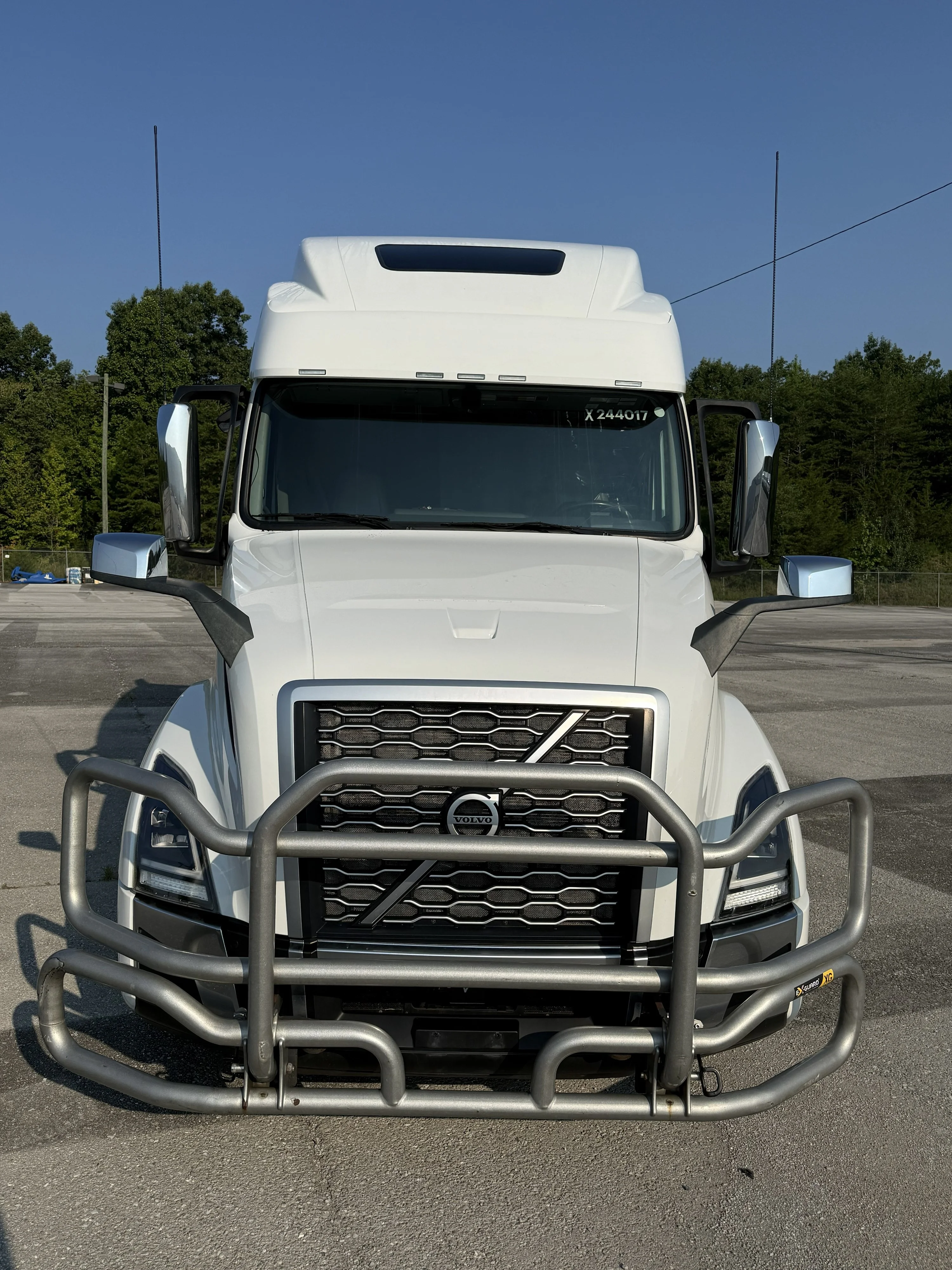 2024 Volvo VNL 860 in Franklin, KY — photo 2