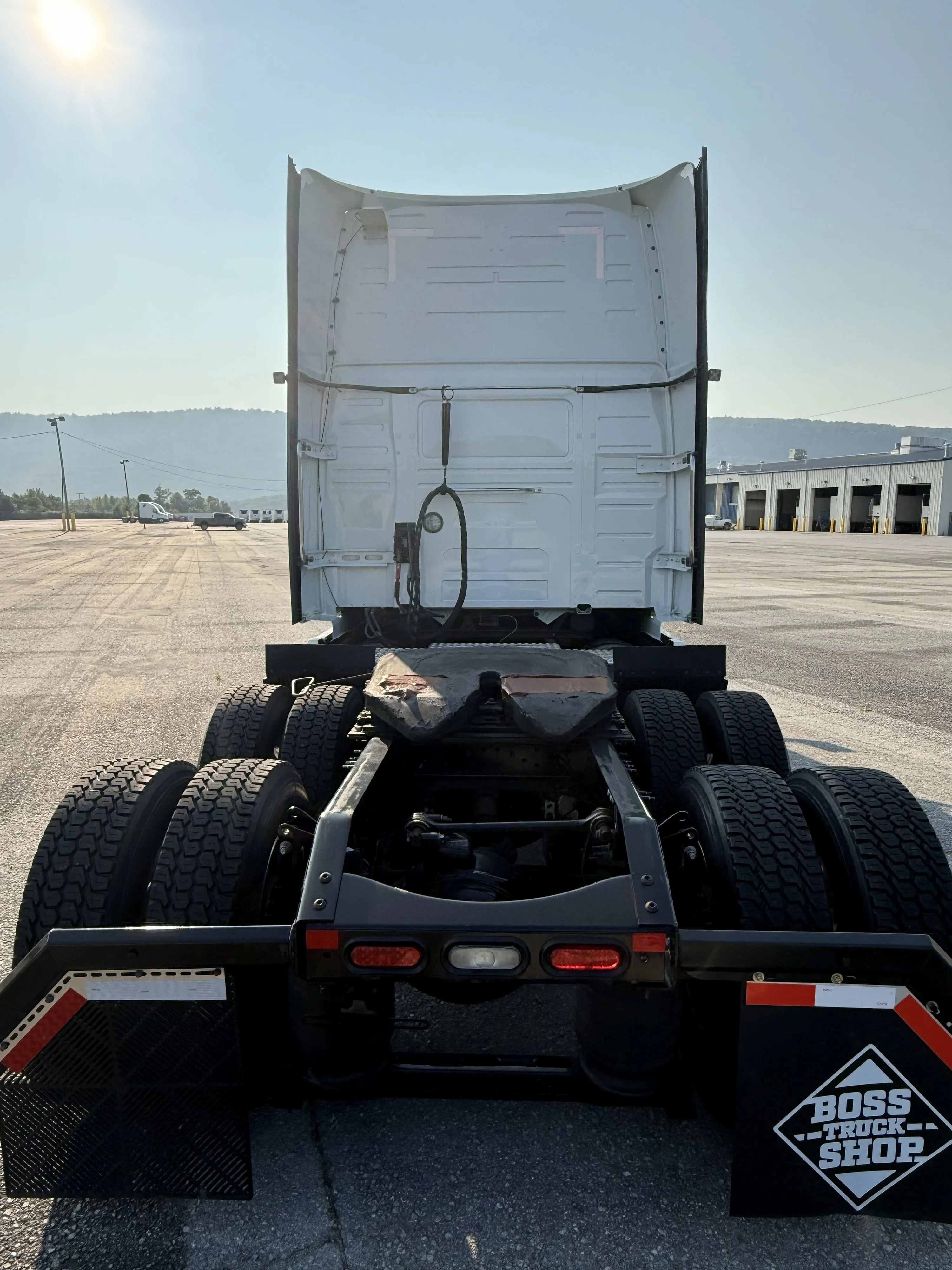 2024 Volvo VNL 860 in Franklin, KY — photo 4