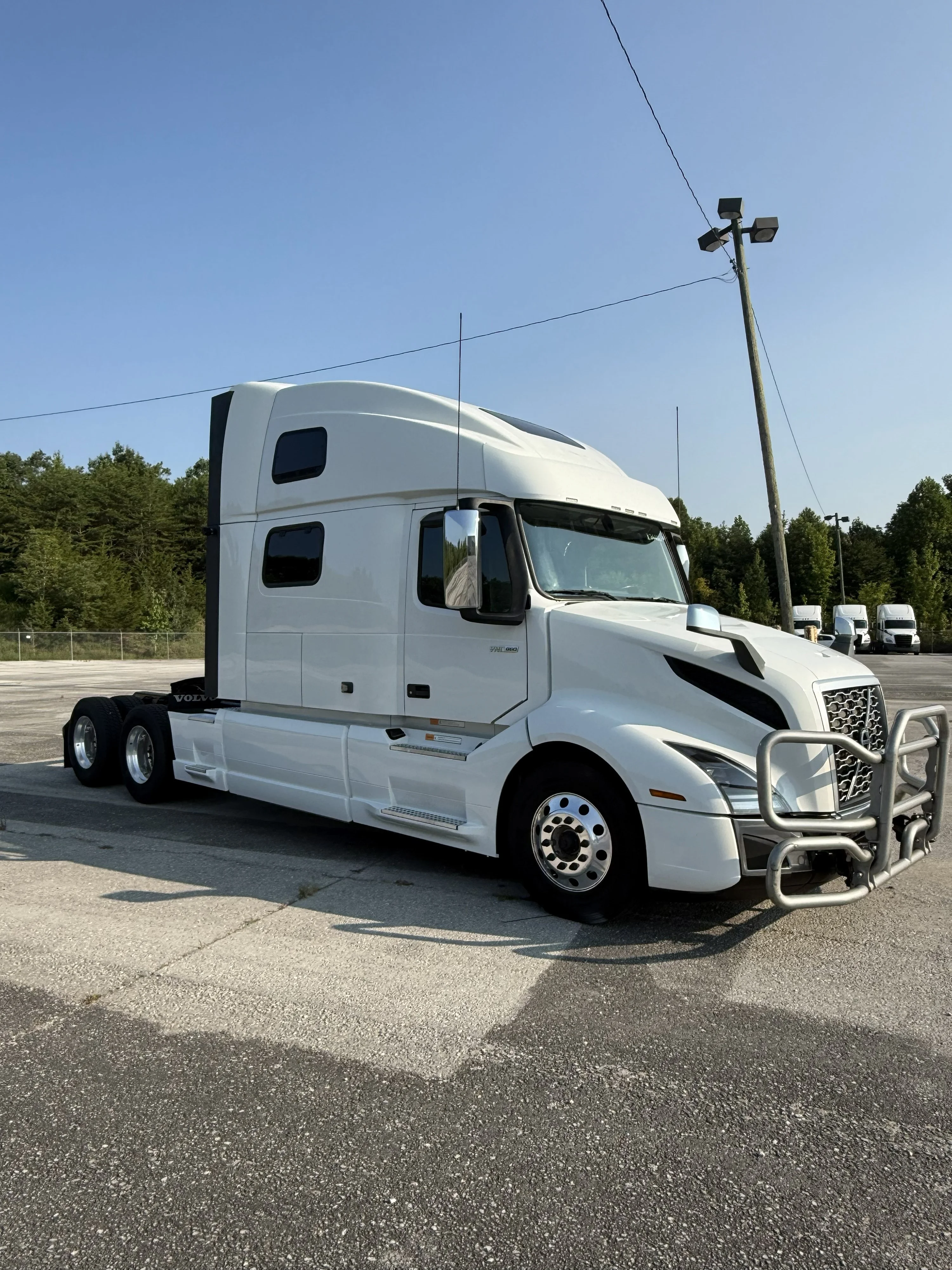 2024 Volvo VNL 860 in Franklin, KY — photo 3