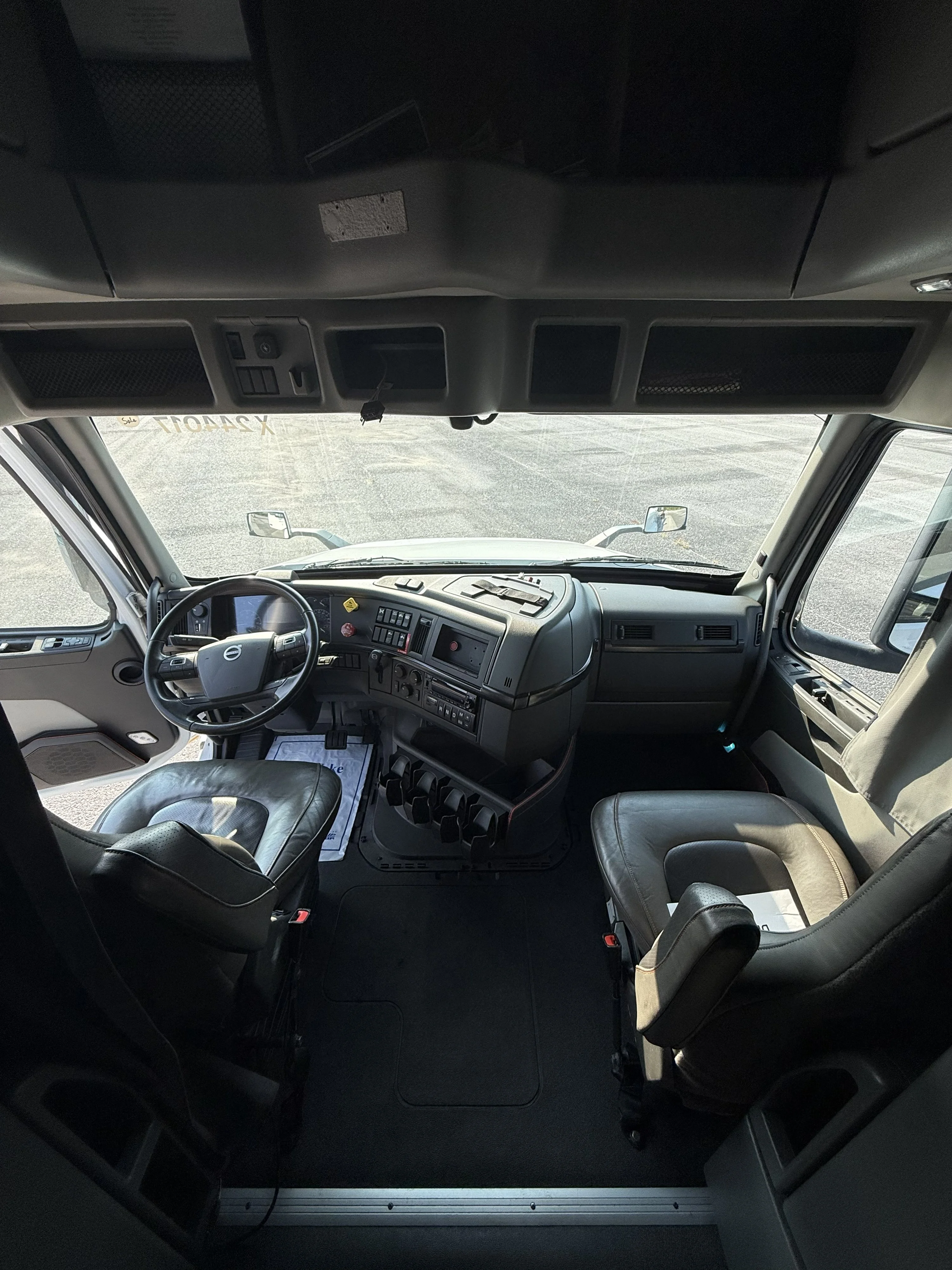 2024 Volvo VNL 860 in Franklin, KY — photo 7