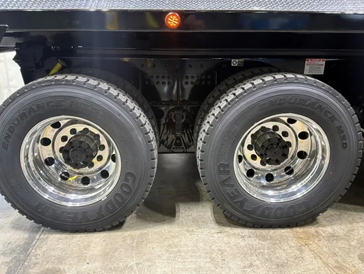 2027 Kenworth T880 in Cedar Rapids, IA — photo 3