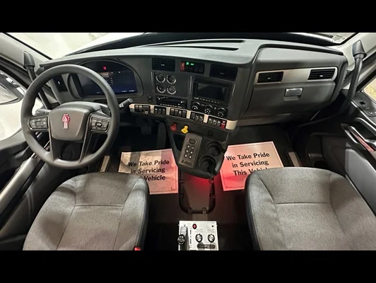2027 Kenworth T880 in Cedar Rapids, IA — photo 2