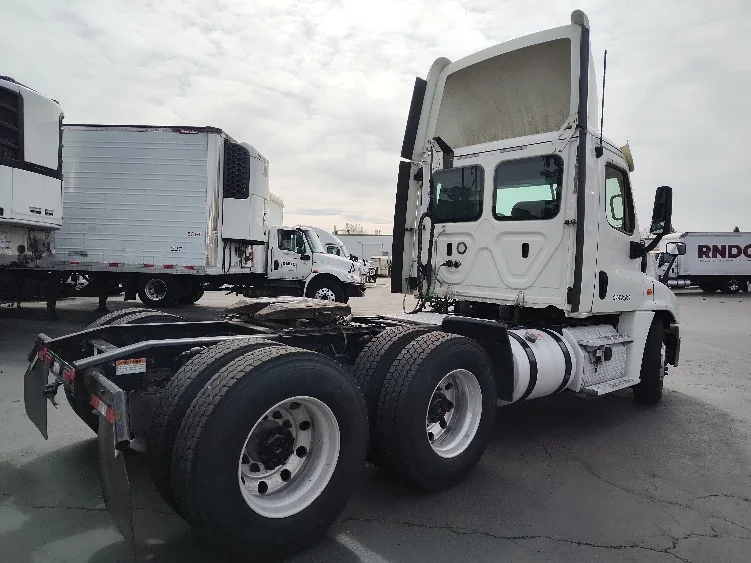 2019 Freightliner Cascadia in Kent, WA — photo 7
