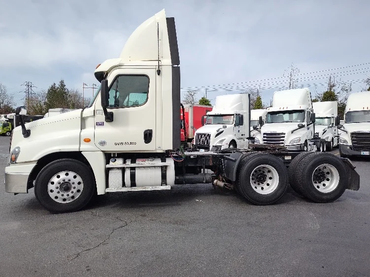2019 Freightliner Cascadia in Kent, WA — photo 4