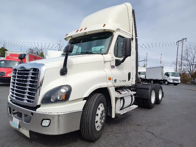 2019 Freightliner Cascadia in Kent, WA — photo 3