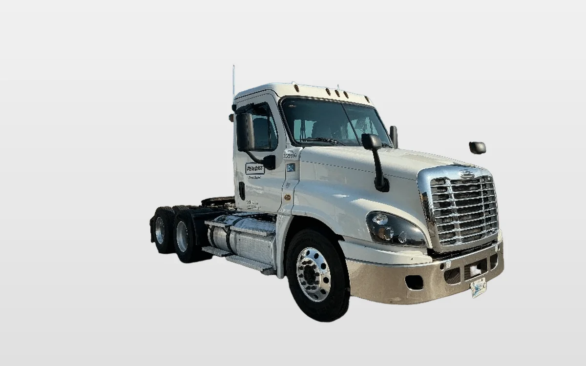 2020 Freightliner Cascadia - image 1