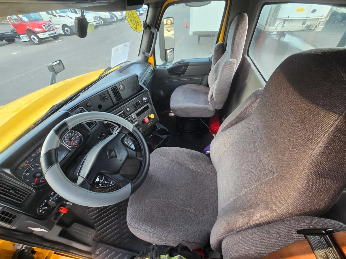 2020 International LT in Tampa, FL — photo 7