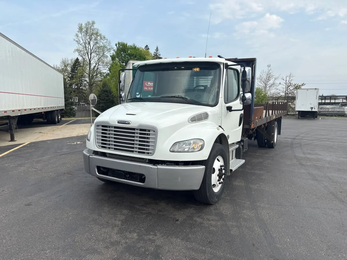 2016 Freightliner M2 106 - image 3