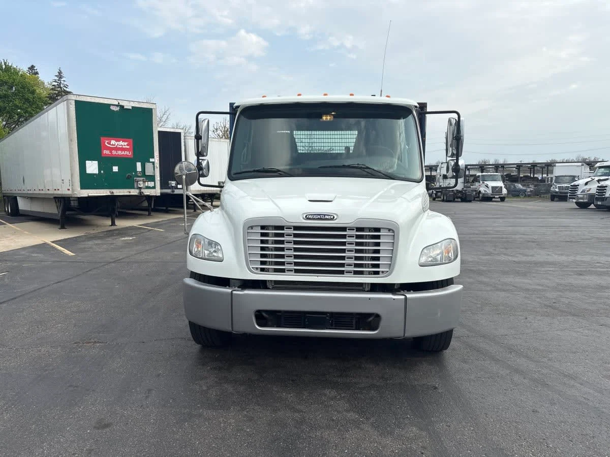 2016 Freightliner M2 106 - image 2
