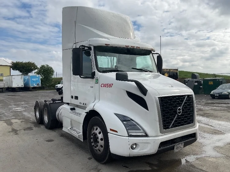 2020 Volvo VNR 640 in Davenport, IA