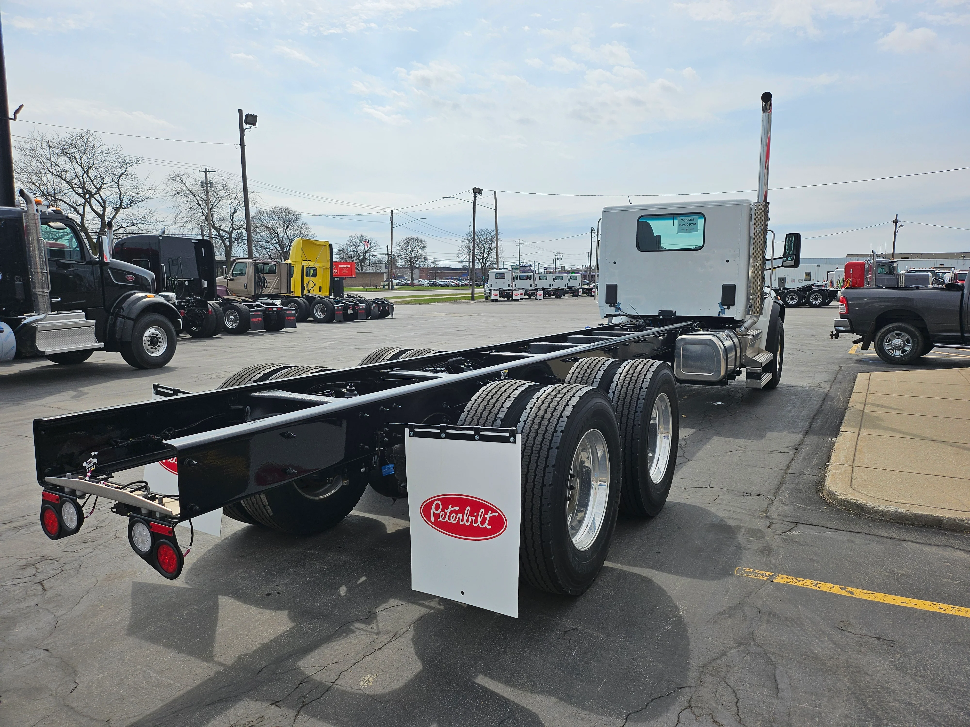 2025 Peterbilt 548 - image 4