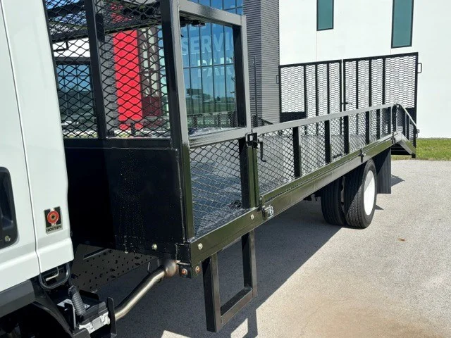 2025 Isuzu NRR in Ankeny, IA — photo 2