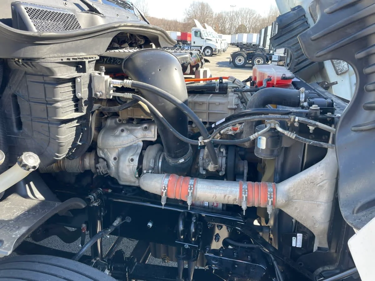 2018 Freightliner Cascadia - image 11