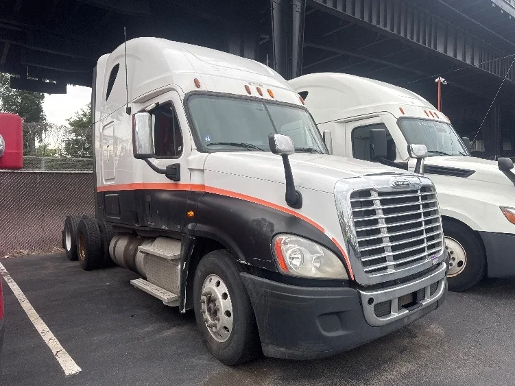 2011 Freightliner Cascadia in North Bergen, NJ
