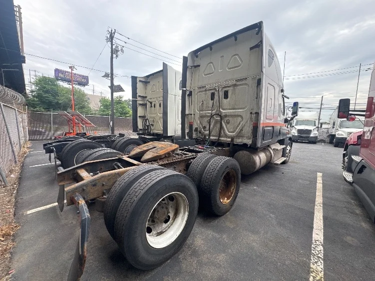 2011 Freightliner Cascadia in North Bergen, NJ — photo 6