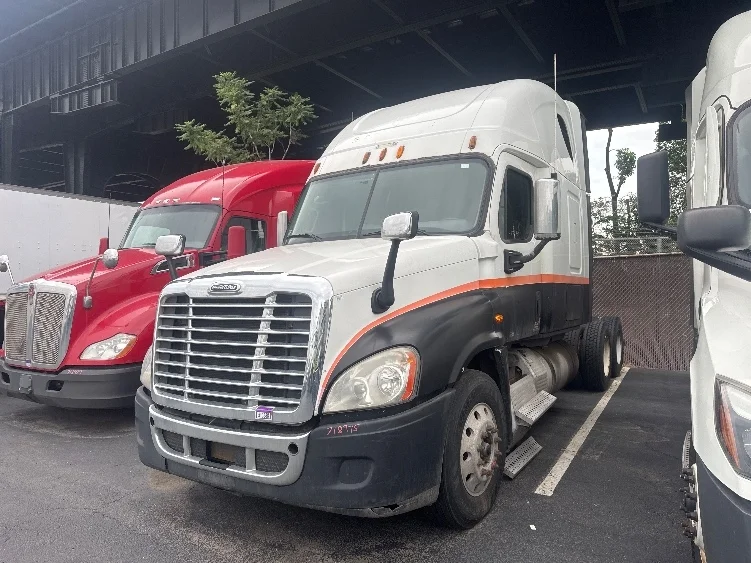 2011 Freightliner Cascadia in North Bergen, NJ — photo 3