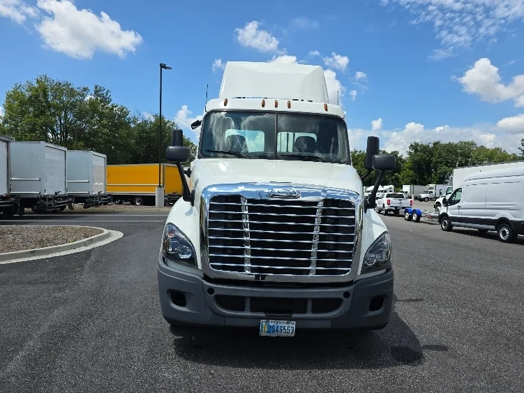 2020 Freightliner Cascadia in Atlanta (Forest Park), GA — photo 2