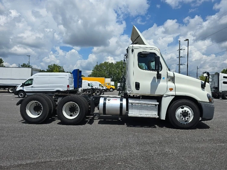 2020 Freightliner Cascadia in Atlanta (Forest Park), GA — photo 8