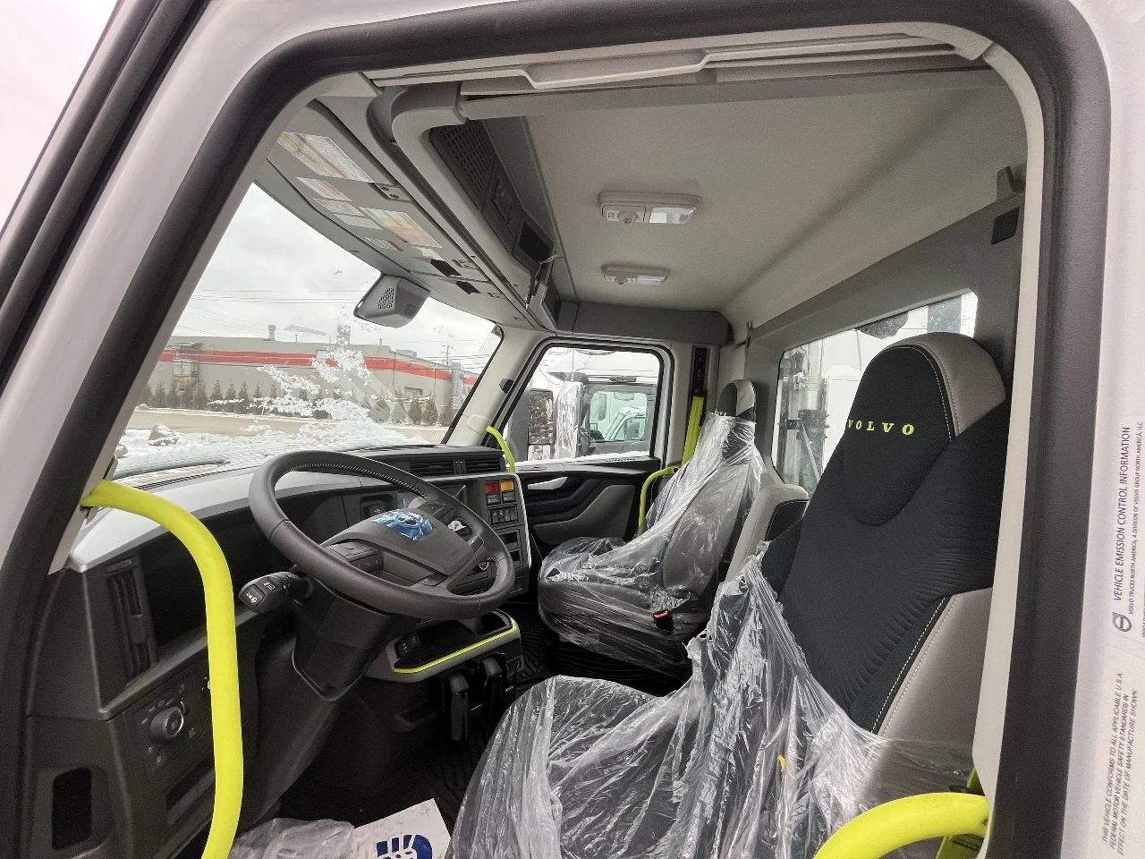 2025 Volvo in Sterling Heights, MI — photo 4