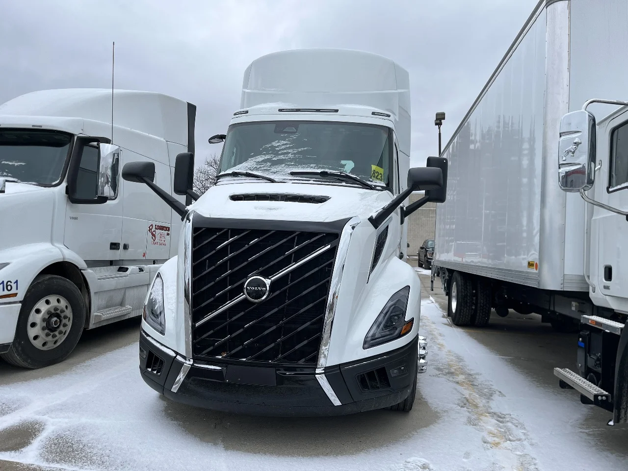 2025 Volvo in Sterling Heights, MI — photo 2