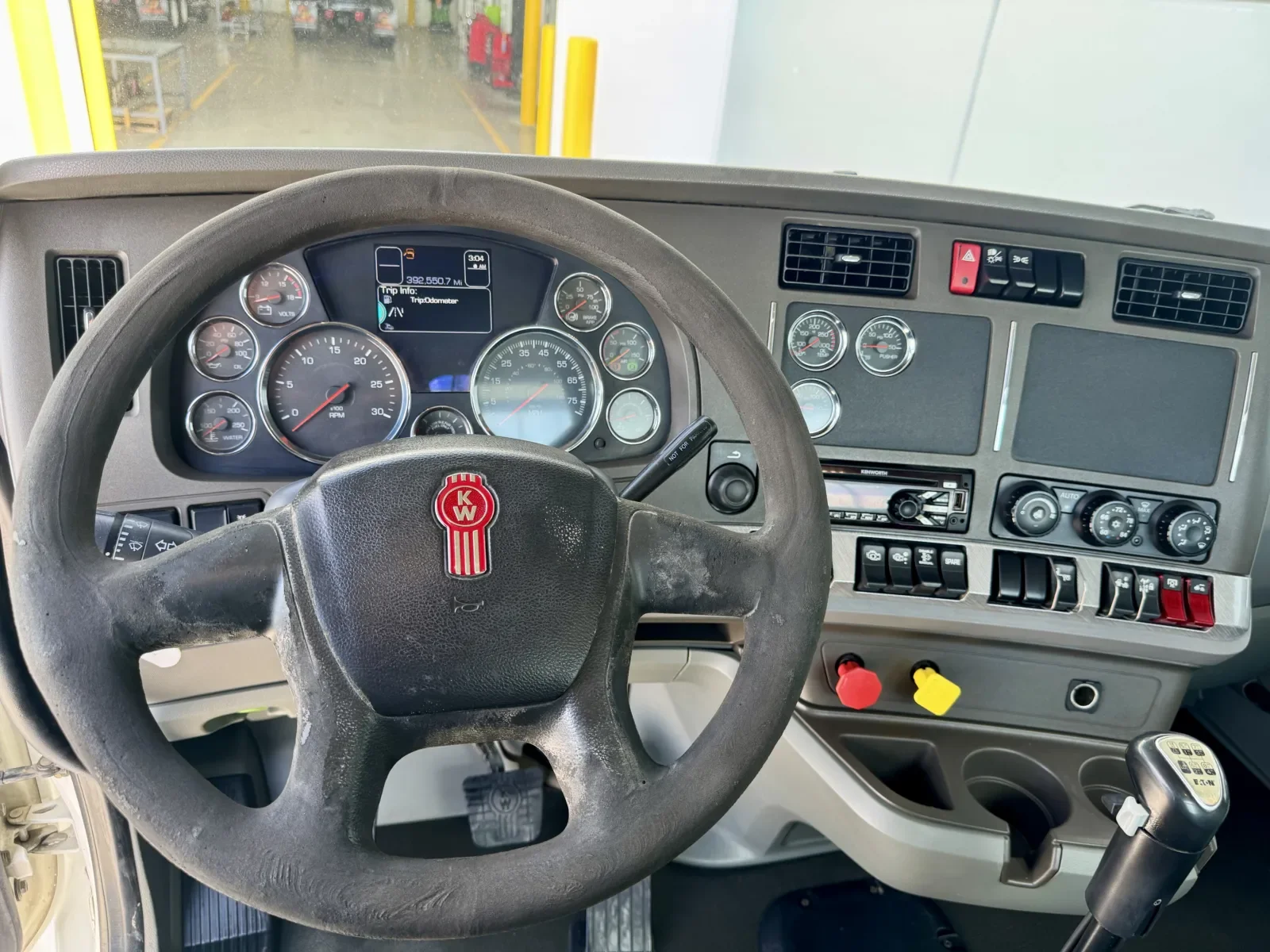 2015 Kenworth T880 - image 16