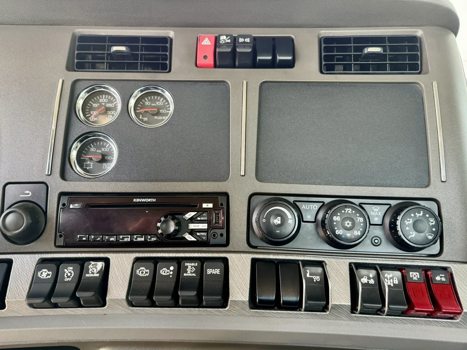 2015 Kenworth T880 - image 18