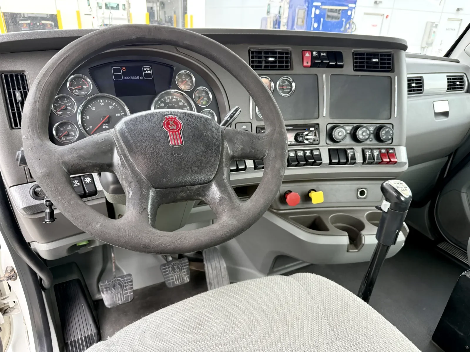 2015 Kenworth T880 in New Lenox, IL — photo 15