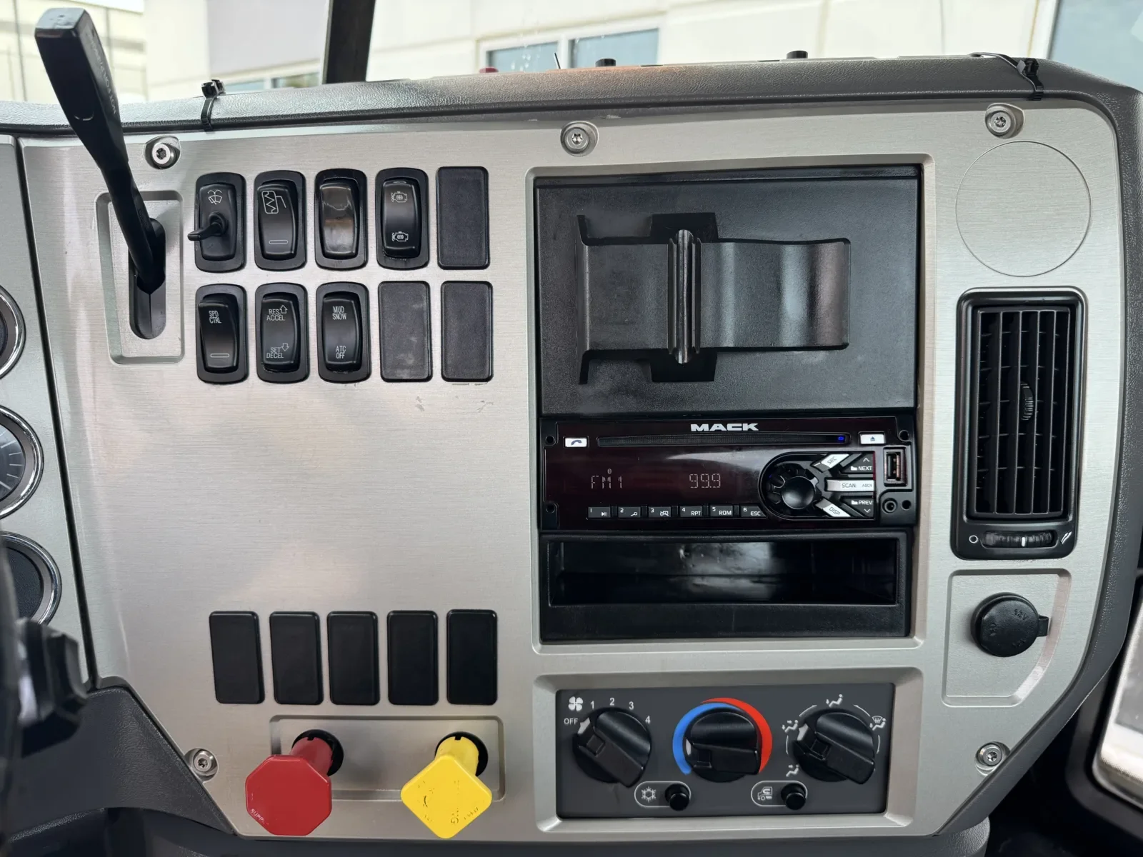 2016 Mack Pinnacle in Greer, SC — photo 18