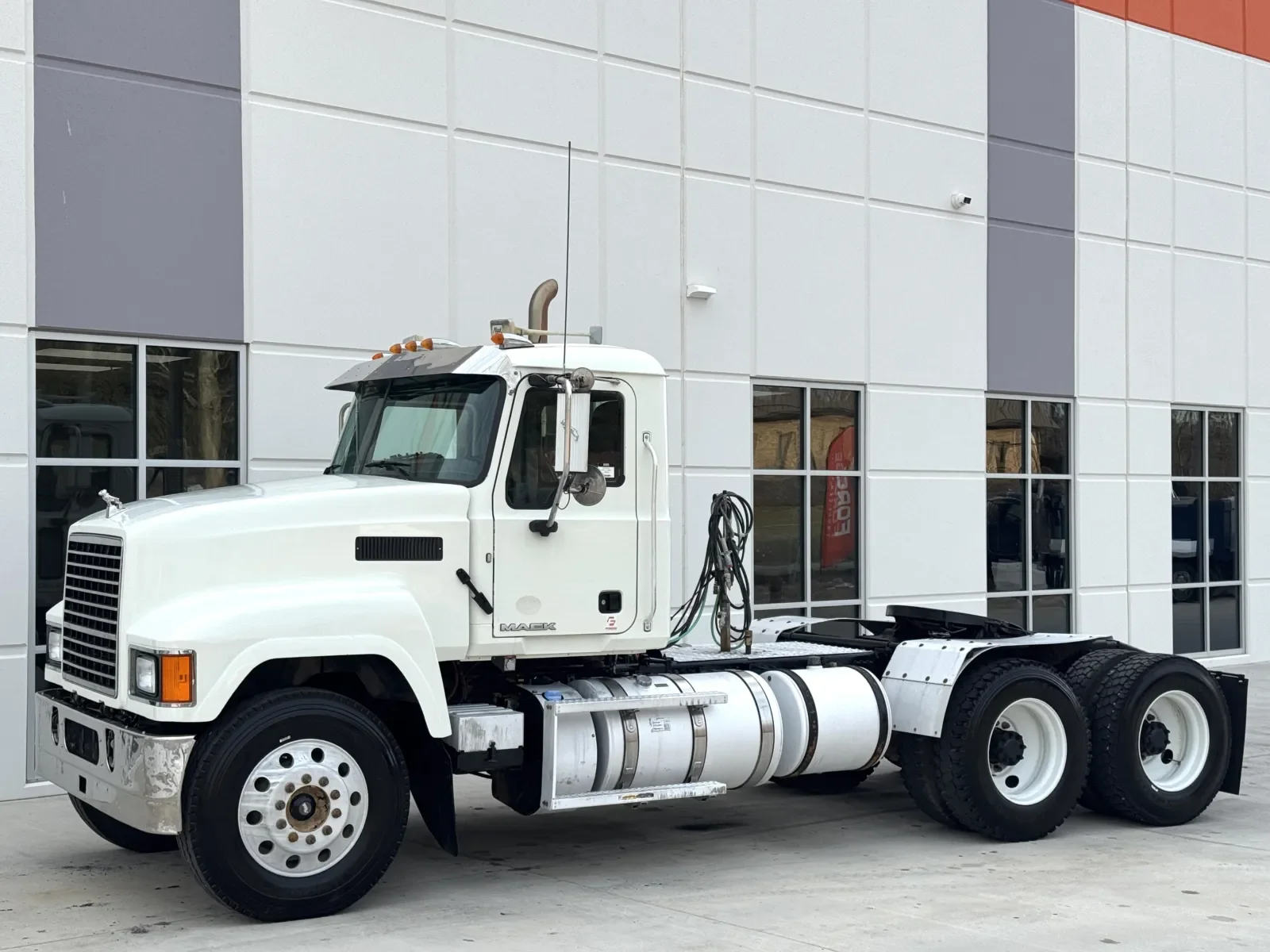 2016 Mack Pinnacle in Greer, SC — photo 2