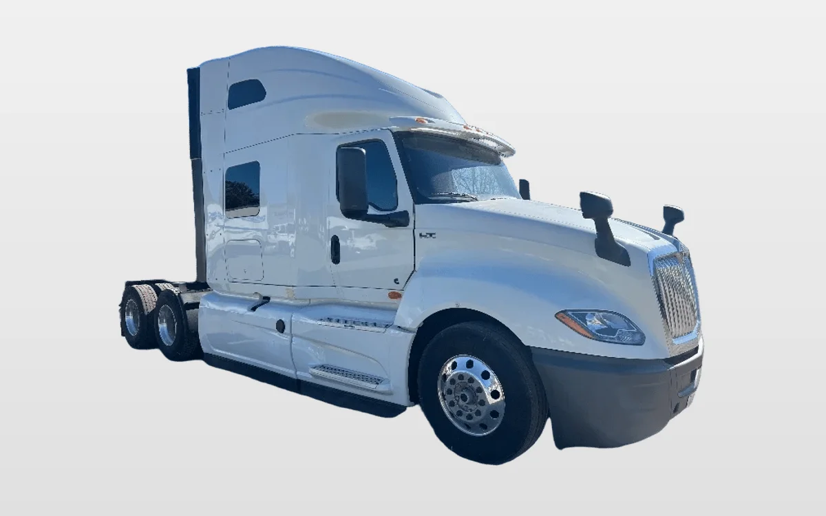 2022 International LT - image 1