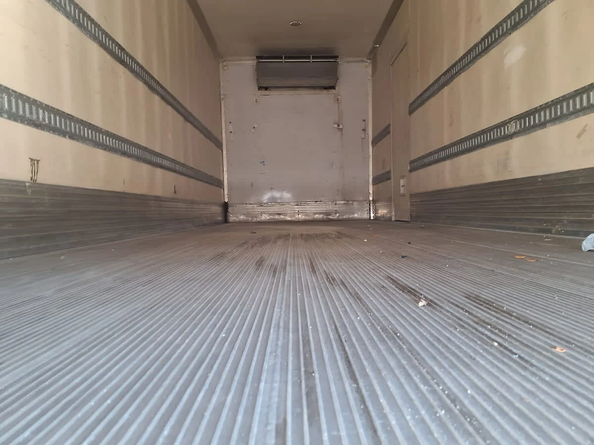 2018 International 4300 - image 9