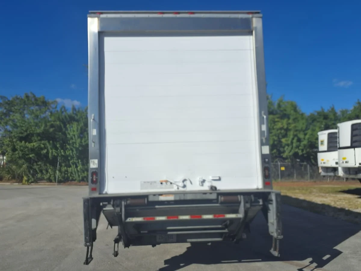 2018 International 4300 - image 5