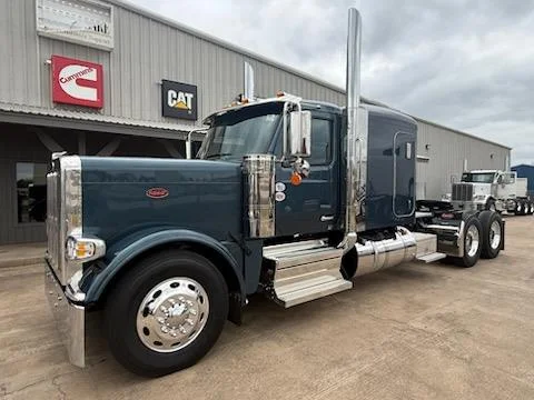 2027 Peterbilt 589 - image 2