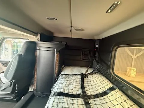 2027 Peterbilt 589 - image 7