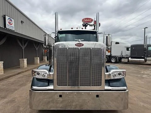 2027 Peterbilt 589 - image 3